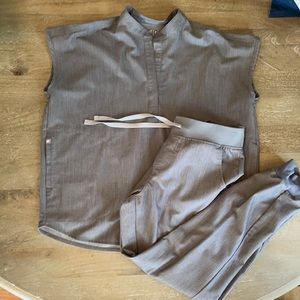 Figs scrub set in graphite